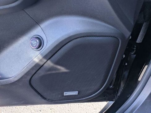 Used 2023 GMC Acadia SLT w/ Preferred Package image 13