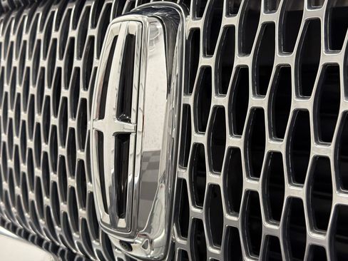 Certified 2023 Lincoln Navigator L Reserve AWD/4WD image 16