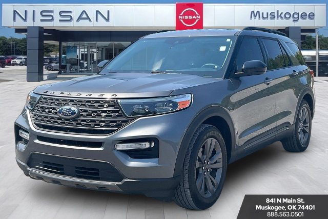 Used 2024 Ford Explorer XLT w/ Equipment Group 202A RWD image 3