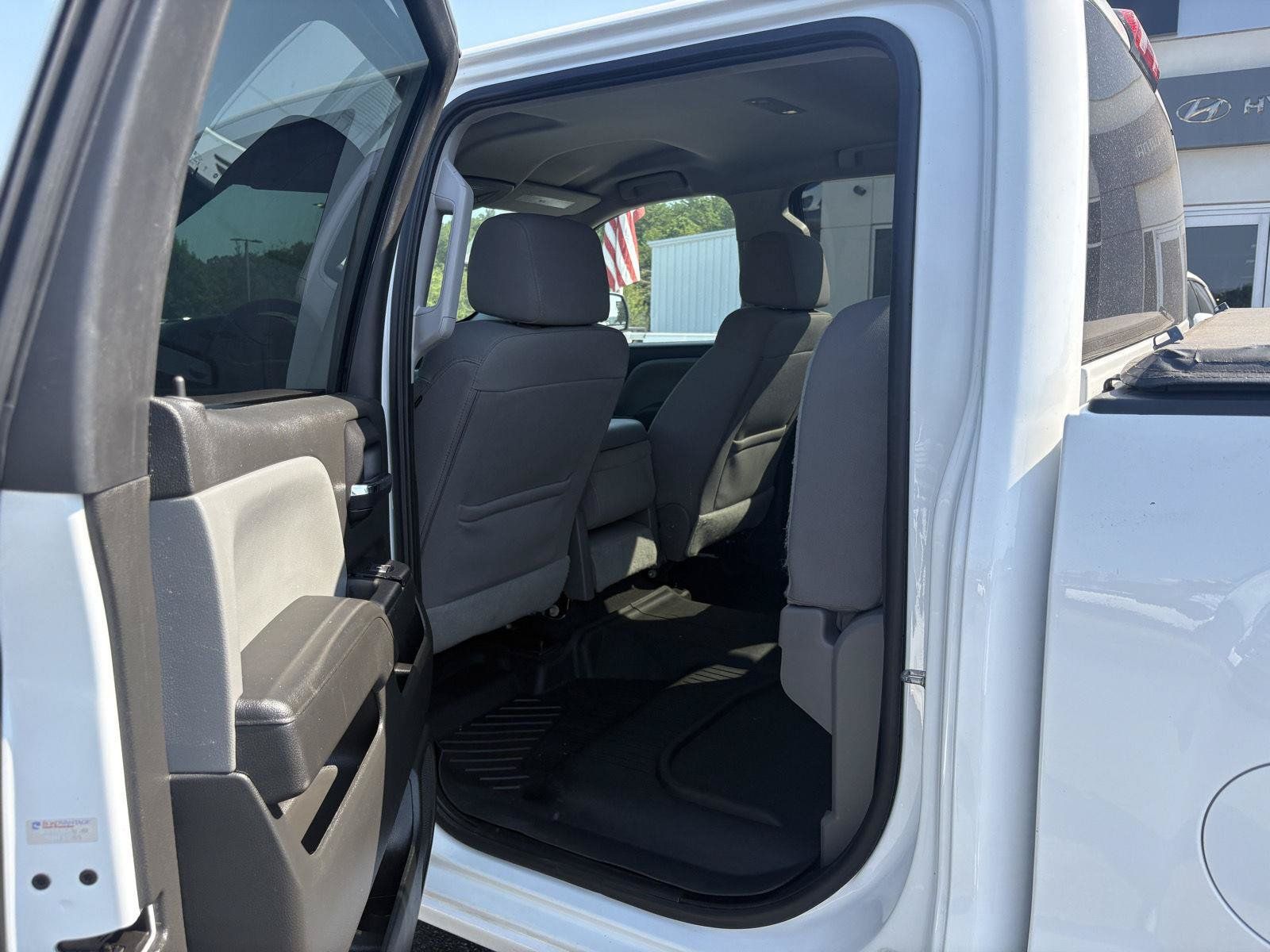 Used 2018 Chevrolet Silverado 1500 Custom w/ Custom Value Package RWD image 22