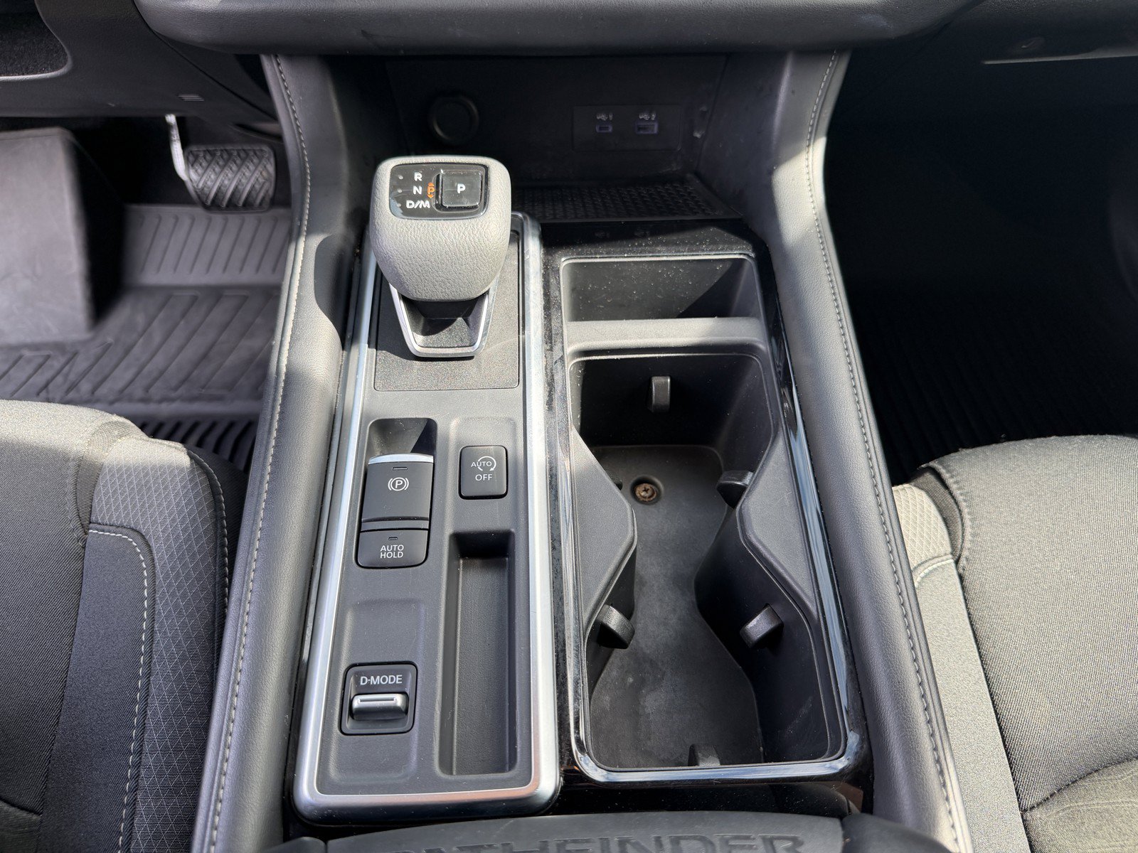 Used 2024 Nissan Pathfinder SV FWD image 23