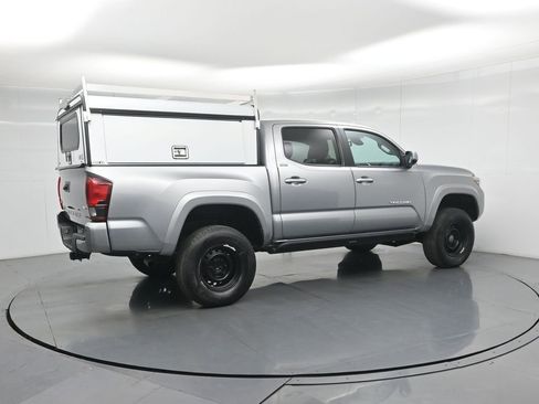 Used 2020 Toyota Tacoma SR5 AWD/4WD image 25