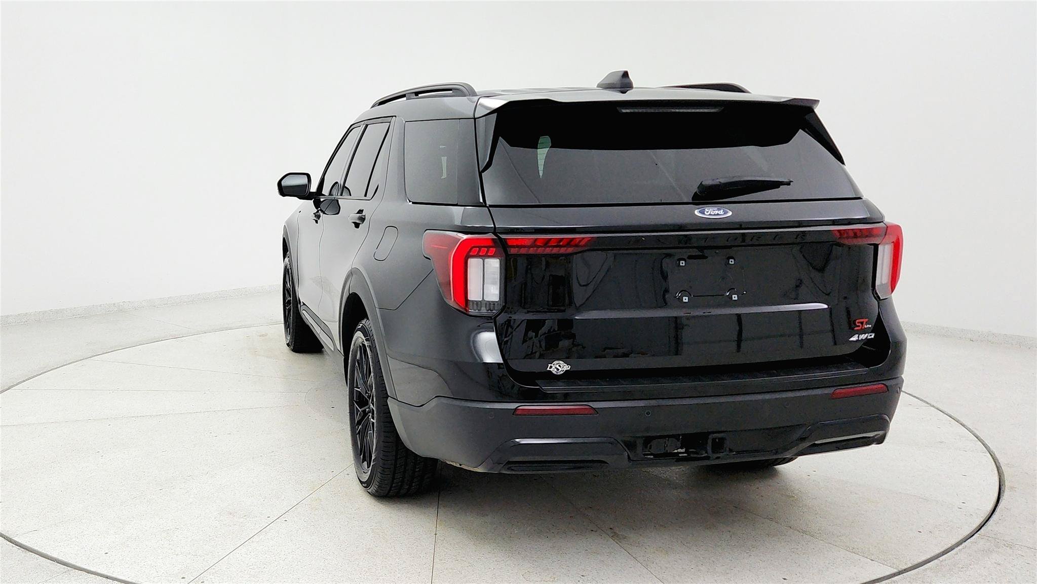 Used 2025 Ford Explorer ST-Line AWD/4WD image 4