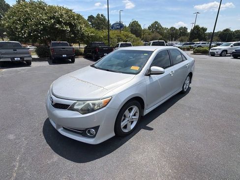 Used 2014 Toyota Camry SE FWD image 15