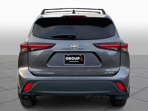 Used 2024 Toyota Highlander LE image 5