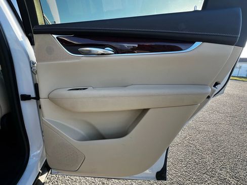 Used 2017 Cadillac XT5 Premium Luxury image 17