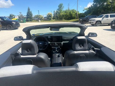 Used 2024 Ford Mustang Convertible RWD image 6