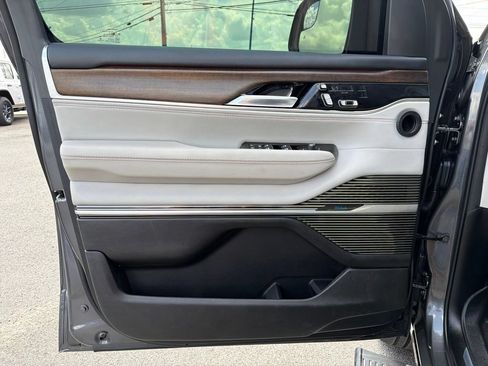 Used 2022 Jeep Grand Wagoneer Series I AWD/4WD image 37