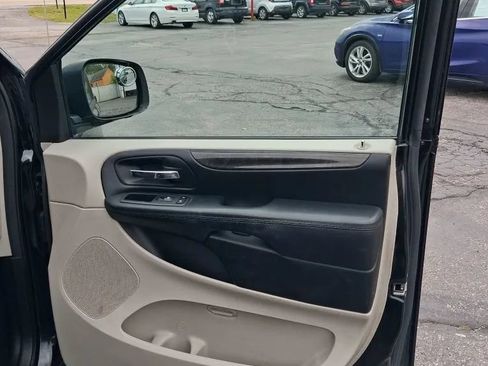 Used 2018 Dodge Grand Caravan SE w/ UConnect Hands-Free Group FWD image 27