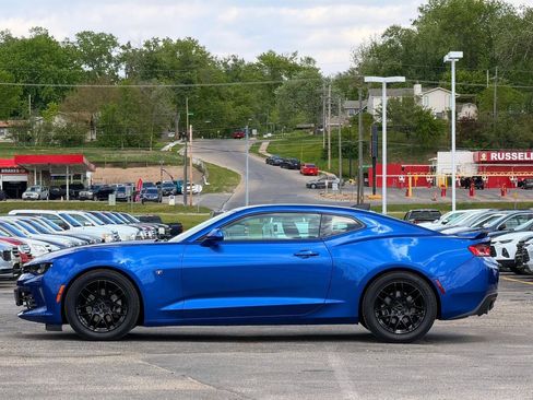 Used 2017 Chevrolet Camaro LT RWD image 5