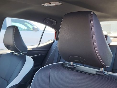 Used 2025 Toyota Camry SE w/ Convenience Package image 10