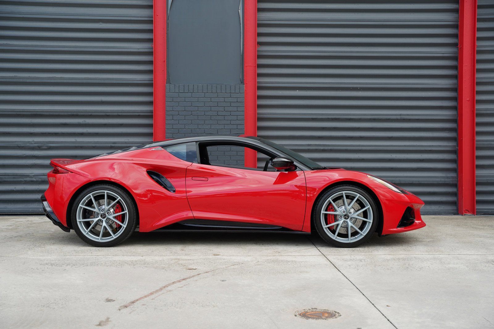 Used 2025 Lotus Emira RWD image 9