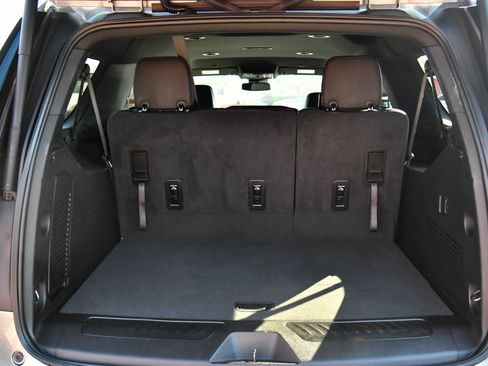 Used 2024 Chevrolet Suburban LT image 47