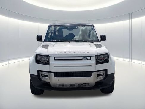 Used 2024 Land Rover Defender 110 SE AWD/4WD image 9