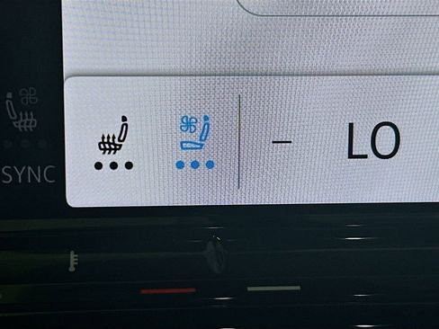 New 2026 Volkswagen Atlas Cross Sport SE image 19