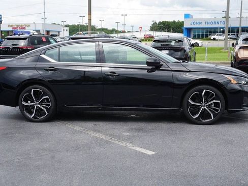 Certified 2025 Nissan Altima 2.5 SR image 8