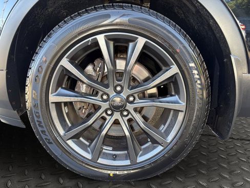 Used 2017 Ford Explorer XLT w/ Equipment Group 202A AWD/4WD image 23