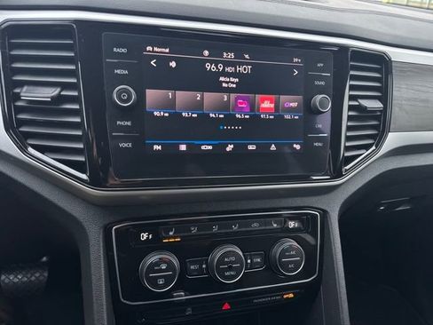 Certified 2022 Volkswagen Atlas SE image 25