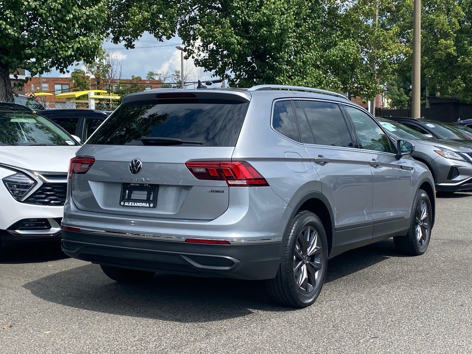 Certified 2024 Volkswagen Tiguan SE AWD/4WD image 3