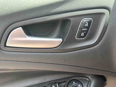 Used 2017 Ford Escape SE w/ Equipment Group 201A AWD/4WD image 15