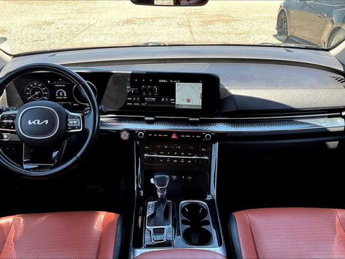 Used 2022 Kia Carnival SX Prestige image 15