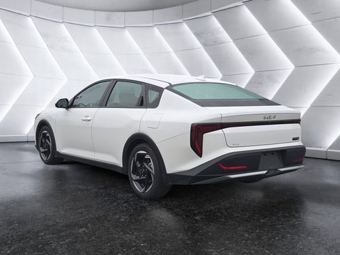 Used 2025 Kia K4 EX image 5