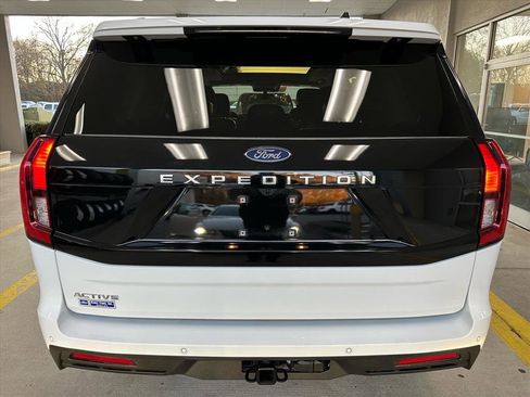 Certified 2025 Ford Expedition Active image 12