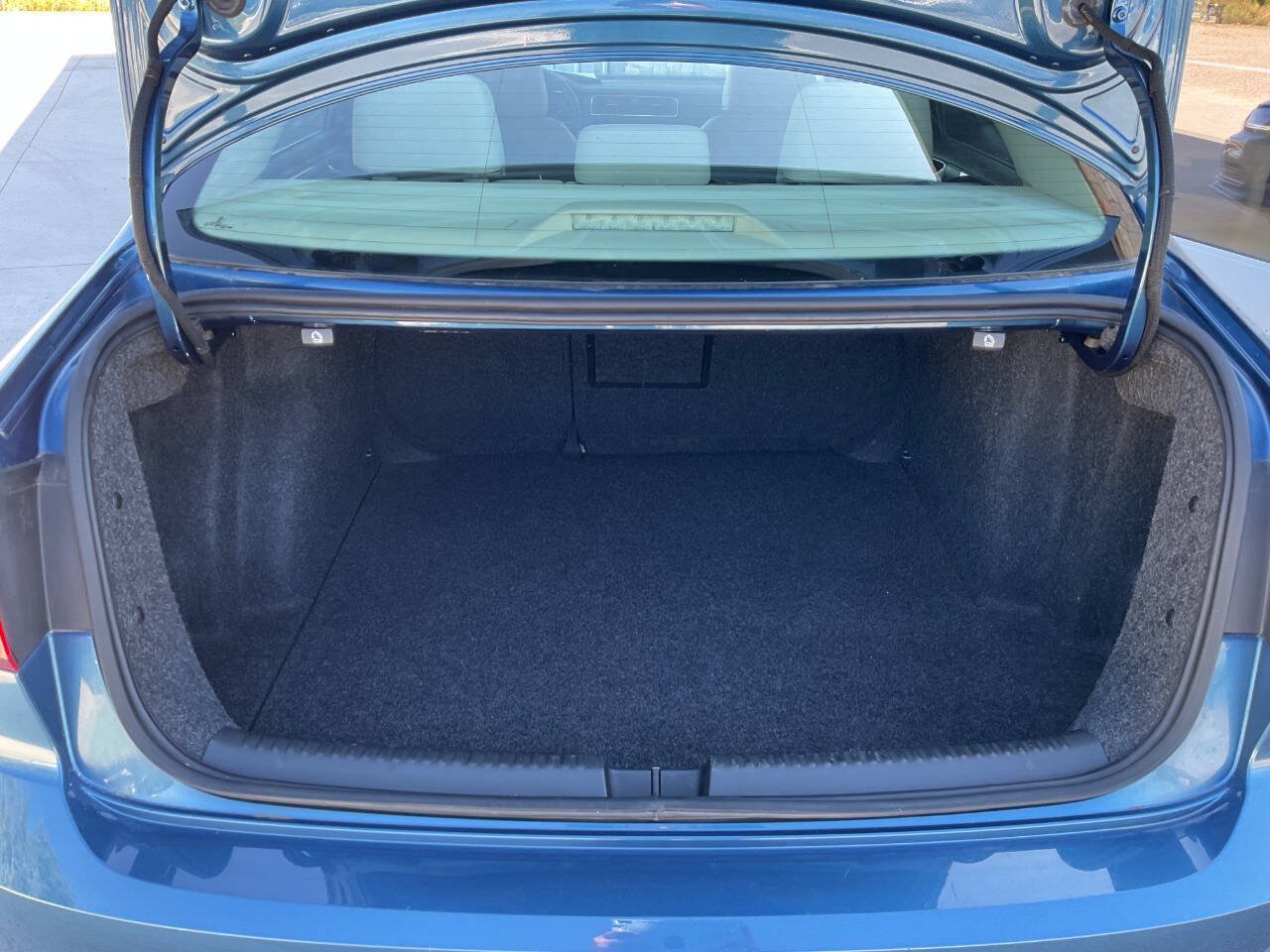 Used 2017 Volkswagen Jetta SE FWD image 35
