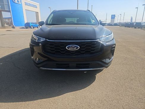 Used 2025 Ford Escape ST-Line image 2