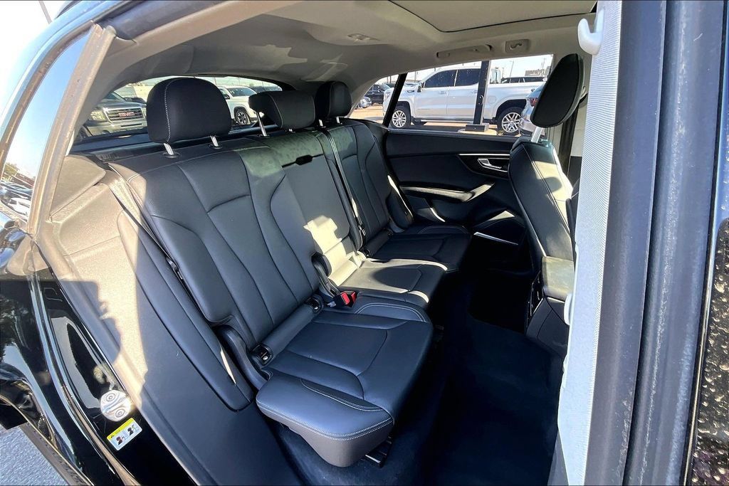 Used 2023 Audi Q8 Prestige w/ Prestige Package AWD/4WD image 36