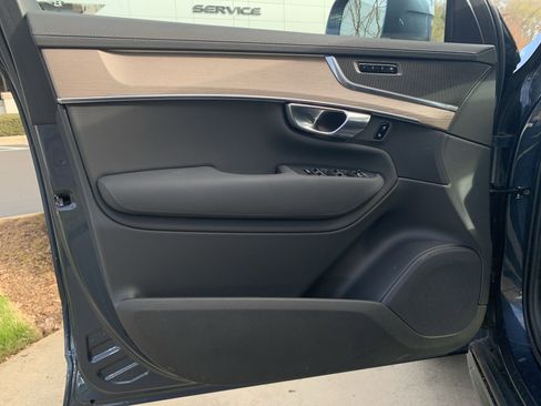 Certified 2025 Volvo XC90 B6 Plus image 14