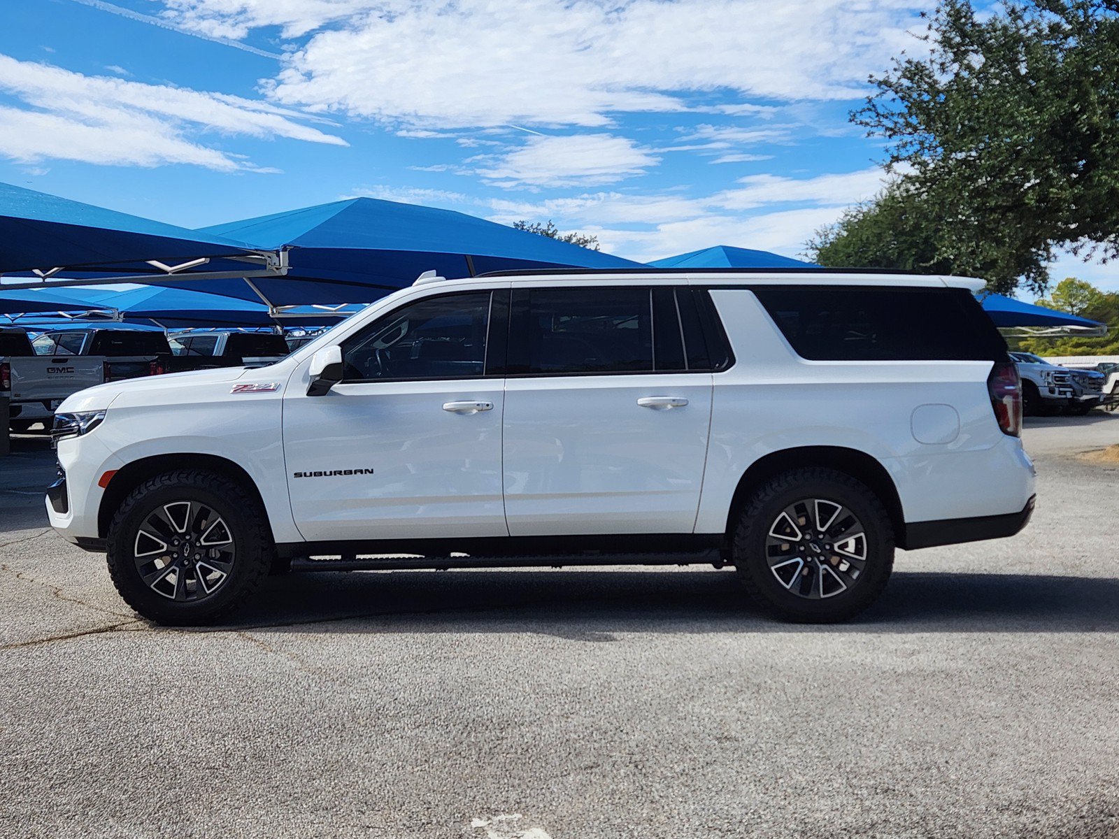 Used 2022 Chevrolet Suburban Z71 AWD/4WD image 3