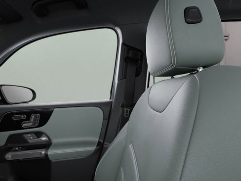 Used 2026 Mercedes-Benz GLB 250 image 45