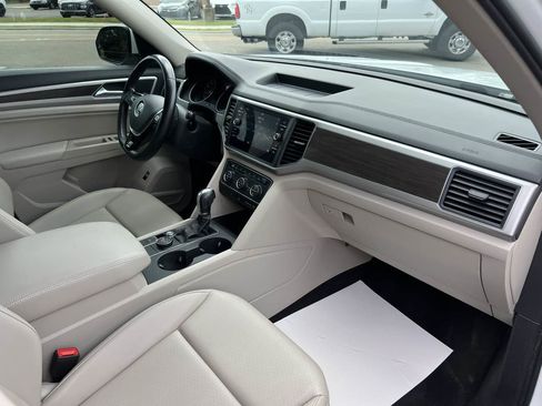 Used 2018 Volkswagen Atlas SE w/ R-Line Package image 23