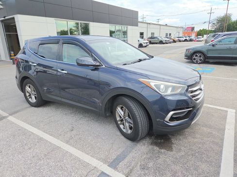 Used 2017 Hyundai Santa Fe Sport FWD image 2