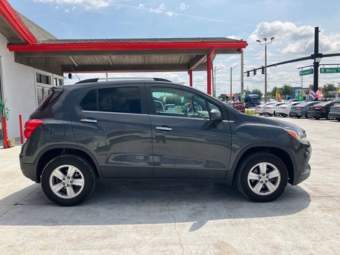 Used 2017 Chevrolet Trax LT w/ LT Convenience Package AWD/4WD image 5
