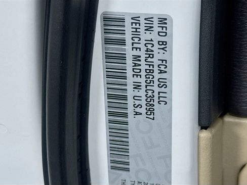 Used 2020 Jeep Grand Cherokee Limited image 42