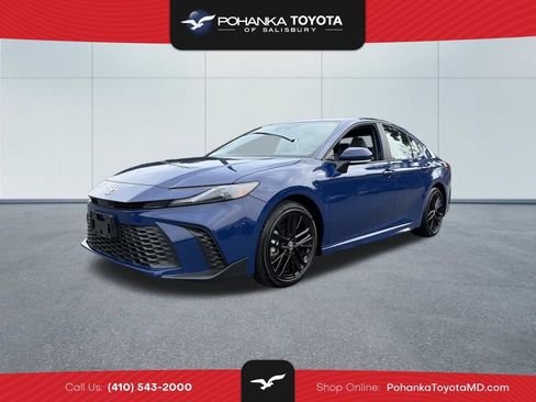 Used 2025 Toyota Camry SE FWD image 1