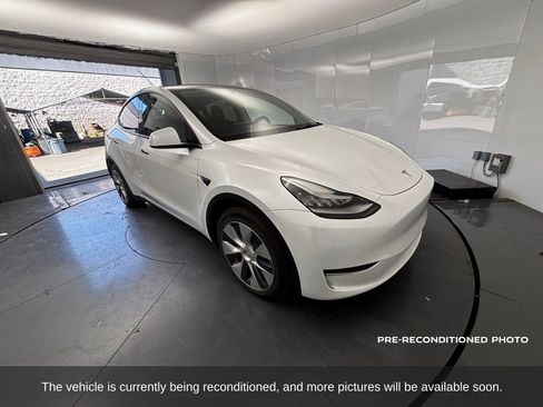 Used 2023 Tesla Model Y Long Range AWD/4WD image 3
