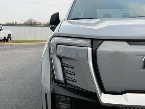 Used 2025 GMC Sierra EV Denali image 5