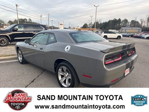 Used 2018 Dodge Challenger SXT image 5