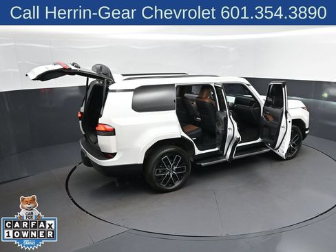 Used 2024 Lexus GX 550 w/ Accessory Package (Z1) AWD/4WD image 30