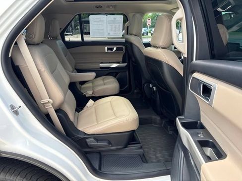 Used 2020 Ford Explorer XLT w/ Equipment Group 202A AWD/4WD image 12
