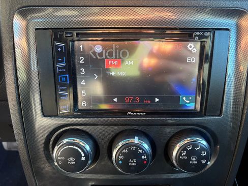 Used 2012 Dodge Challenger SXT image 13