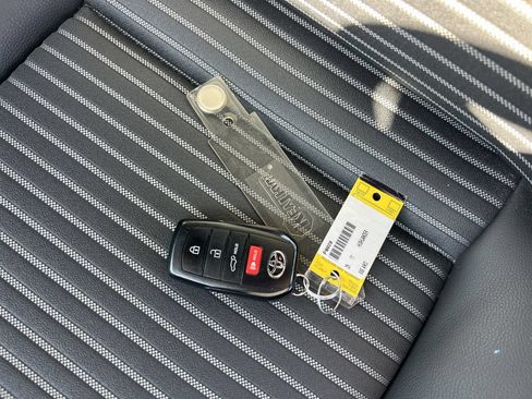 Used 2025 Toyota Highlander XSE AWD/4WD image 38
