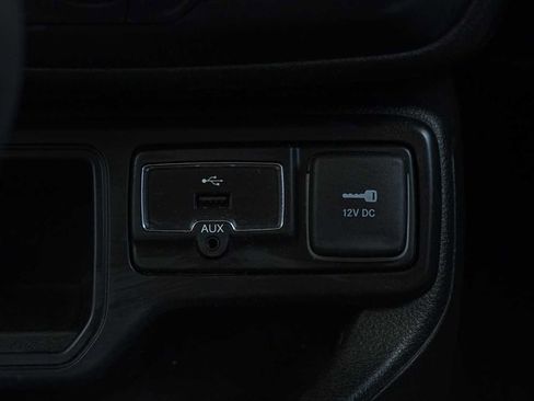 Used 2018 Jeep Renegade Altitude FWD image 22