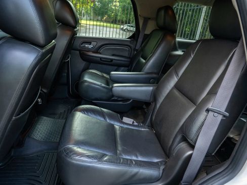 Used 2011 Cadillac Escalade Luxury AWD/4WD image 14