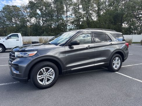 Used 2020 Ford Explorer XLT image 12