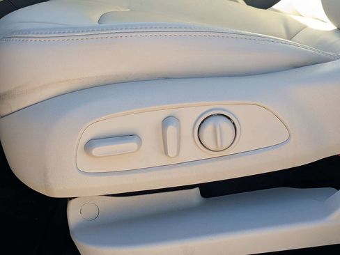 Used 2023 Buick Enclave Essence FWD image 20