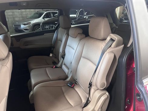 Used 2024 Honda Odyssey EX image 7